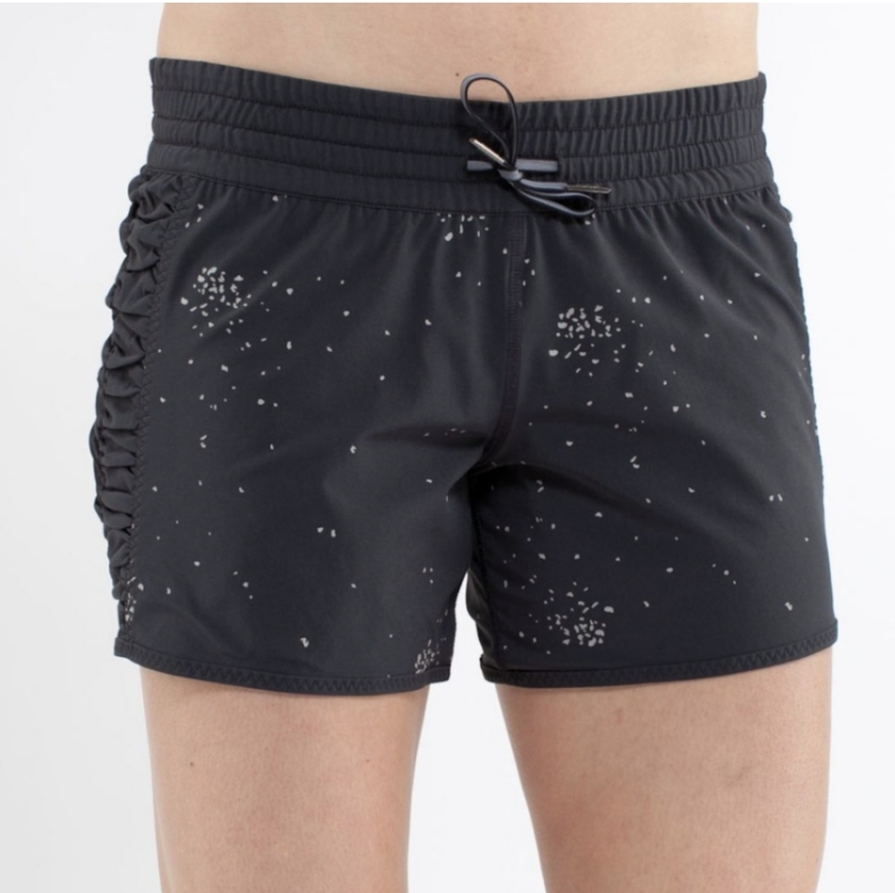 Lululemon Shorts reversal s 2/4